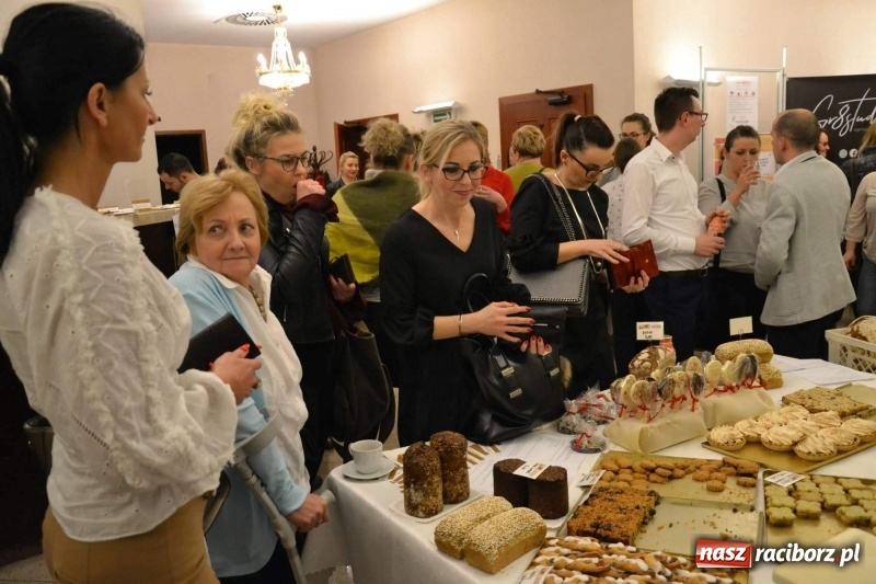 Zdjęcie w galerii na portalu naszraciborz.pl: Era Nowych Kobiet by Joanna Przetakiewicz na Zamku Piastowskim wiadomości z regionu