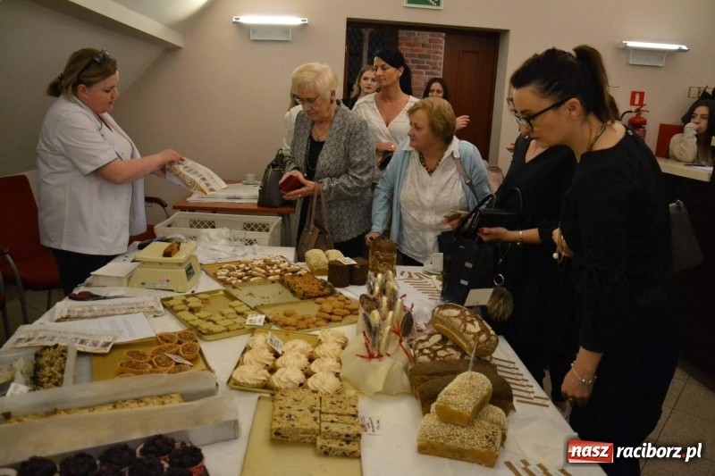 Zdjęcie w galerii na portalu naszraciborz.pl: Era Nowych Kobiet by Joanna Przetakiewicz na Zamku Piastowskim wiadomości z regionu