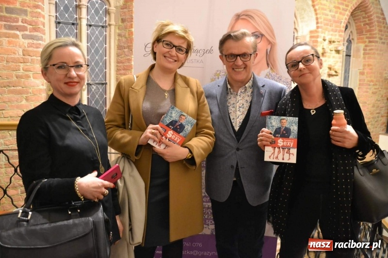 Zdjęcie w galerii na portalu naszraciborz.pl: Era Nowych Kobiet by Joanna Przetakiewicz na Zamku Piastowskim wiadomości z regionu