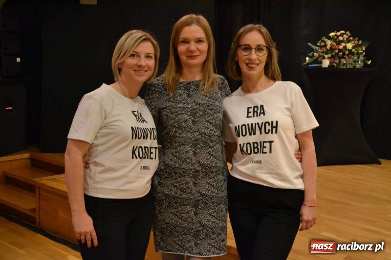 Zdjęcie w galerii na portalu naszraciborz.pl: Era Nowych Kobiet by Joanna Przetakiewicz na Zamku Piastowskim wiadomości z regionu