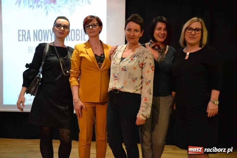 Zdjęcie w galerii na portalu naszraciborz.pl: Era Nowych Kobiet by Joanna Przetakiewicz na Zamku Piastowskim wiadomości z regionu