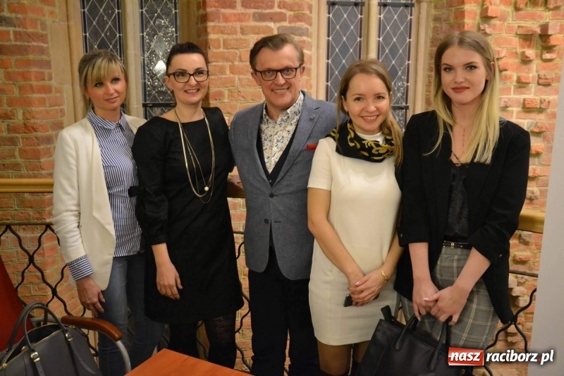 Zdjęcie w galerii na portalu naszraciborz.pl: Era Nowych Kobiet by Joanna Przetakiewicz na Zamku Piastowskim wiadomości z regionu