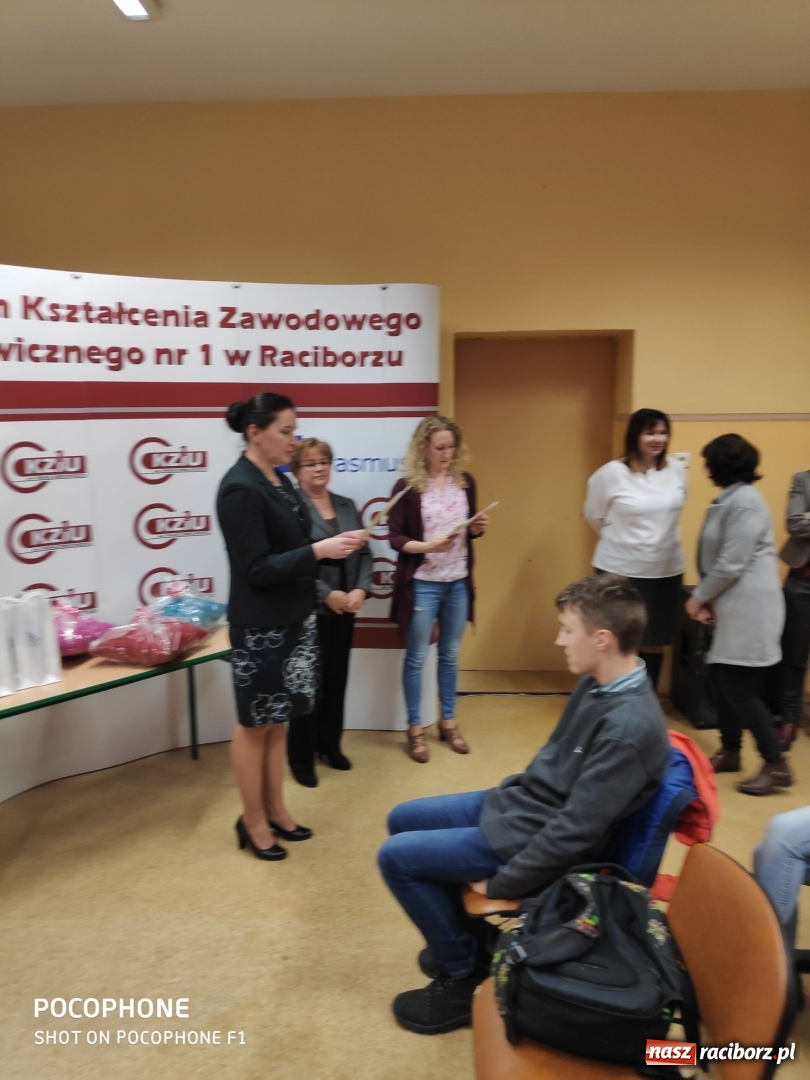 Zdjęcie w galerii na portalu naszraciborz.pl: Mądre Głowy spotkały się w CKZiU nr 1 w Raciborzu wiadomości z regionu