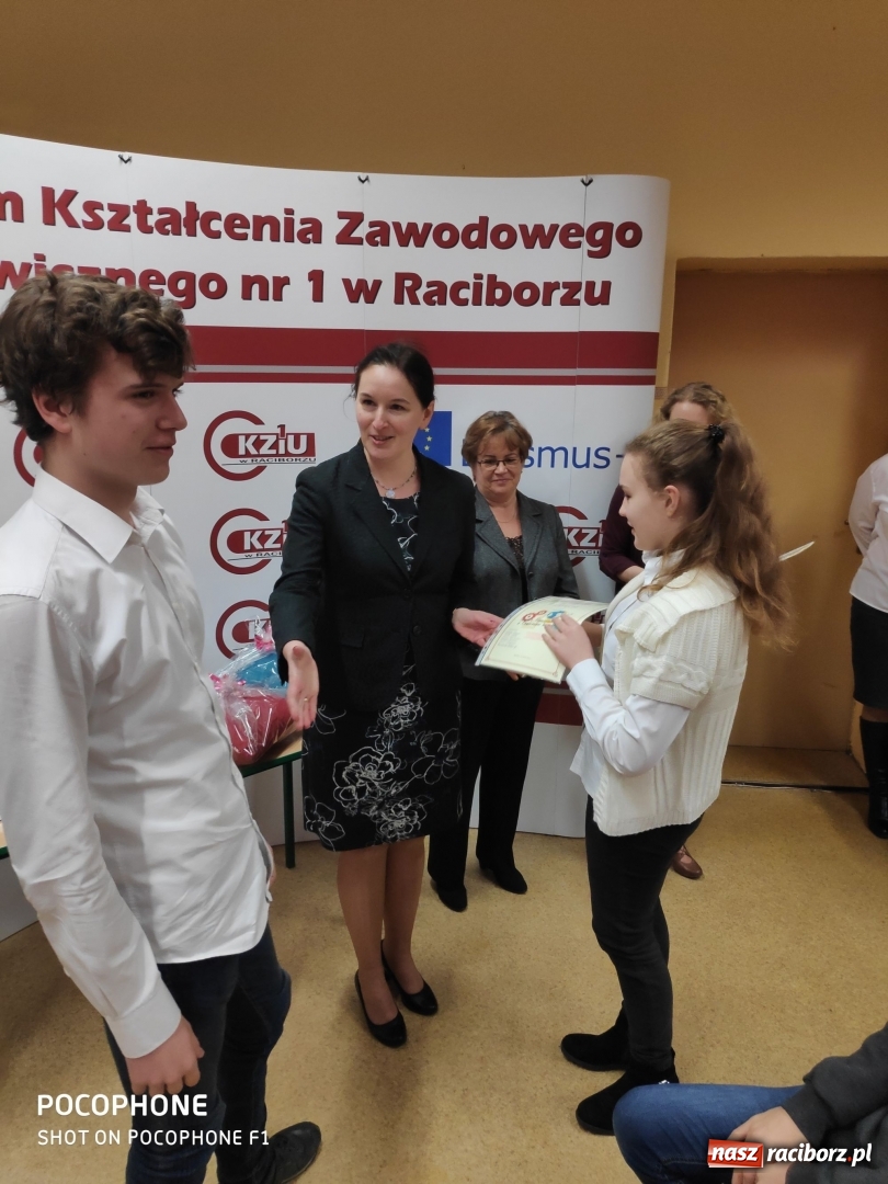 Zdjęcie w galerii na portalu naszraciborz.pl: Mądre Głowy spotkały się w CKZiU nr 1 w Raciborzu wiadomości z regionu