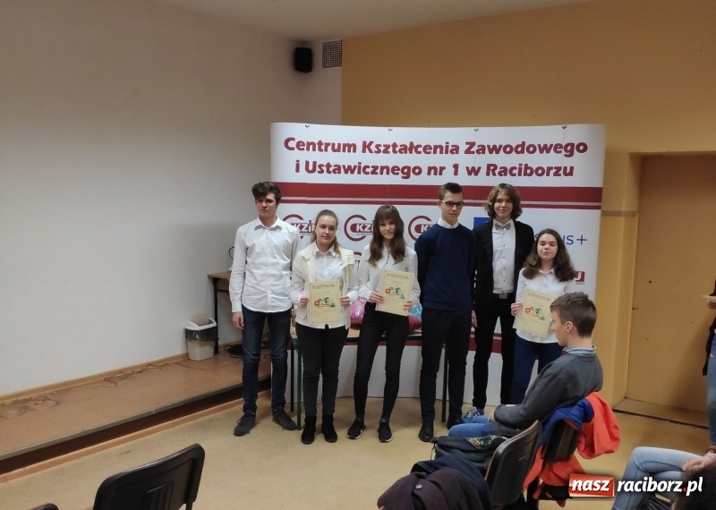 Zdjęcie w galerii na portalu naszraciborz.pl: Mądre Głowy spotkały się w CKZiU nr 1 w Raciborzu wiadomości z regionu