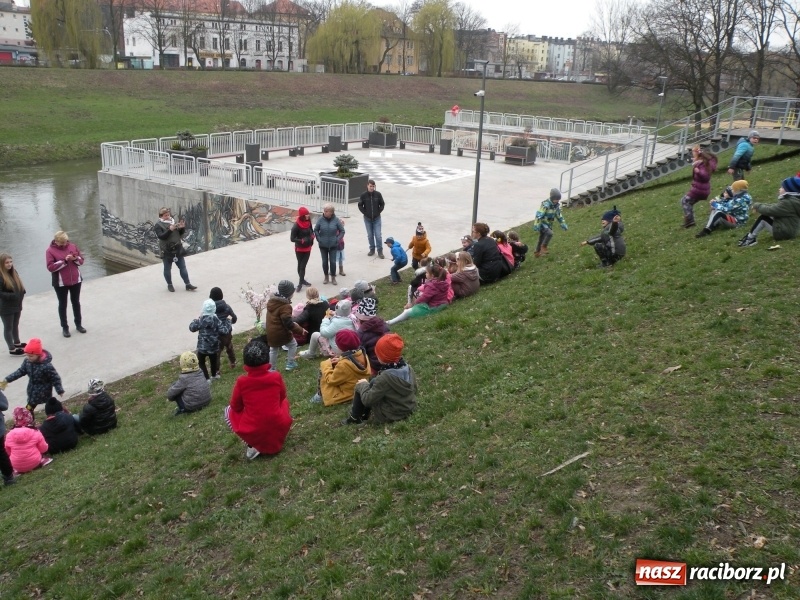 Zdjęcie w galerii na portalu naszraciborz.pl: Raciborskie przedszkolaki przegoniły zimę na przystani kajakowej wiadomości z regionu