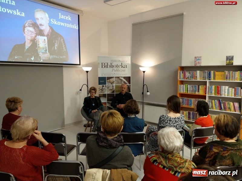 Zdjęcie w galerii na portalu naszraciborz.pl: Duet literacki Maria Ulatowska i Jacek Skowroński odwiedził Racibórz  wiadomości z regionu