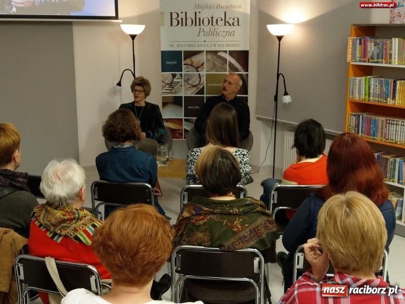 Zdjęcie w galerii na portalu naszraciborz.pl: Duet literacki Maria Ulatowska i Jacek Skowroński odwiedził Racibórz  wiadomości z regionu