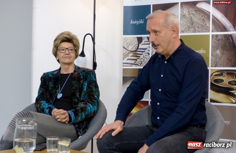 Zdjęcie w galerii na portalu naszraciborz.pl: Duet literacki Maria Ulatowska i Jacek Skowroński odwiedził Racibórz  wiadomości z regionu