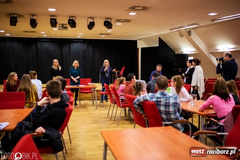 Zdjęcie w galerii na portalu naszraciborz.pl: Na tropie uprzedzeń. Warsztaty na Zamku Piastowskim wiadomości z regionu