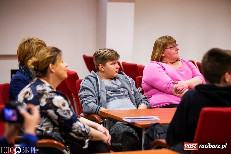 Zdjęcie w galerii na portalu naszraciborz.pl: Na tropie uprzedzeń. Warsztaty na Zamku Piastowskim wiadomości z regionu