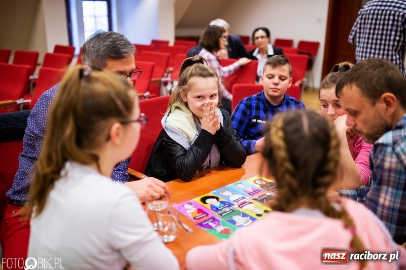 Zdjęcie w galerii na portalu naszraciborz.pl: Na tropie uprzedzeń. Warsztaty na Zamku Piastowskim wiadomości z regionu