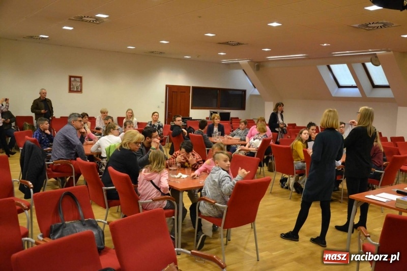 Zdjęcie w galerii na portalu naszraciborz.pl: Na tropie uprzedzeń. Warsztaty na Zamku Piastowskim wiadomości z regionu