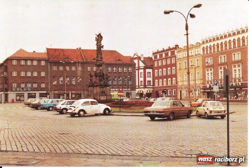 Zdjęcie w galerii na portalu naszraciborz.pl: Dom Książki żegna się z Raciborzem. Ludzie stali tu dawniej w kolejce po Sztukę kochania  wiadomości z regionu