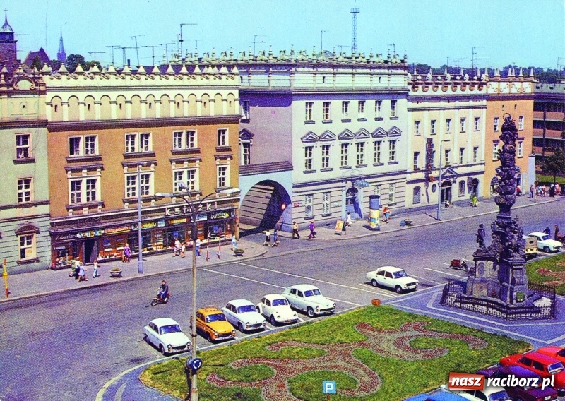 Zdjęcie w galerii na portalu naszraciborz.pl: Dom Książki żegna się z Raciborzem. Ludzie stali tu dawniej w kolejce po Sztukę kochania  wiadomości z regionu