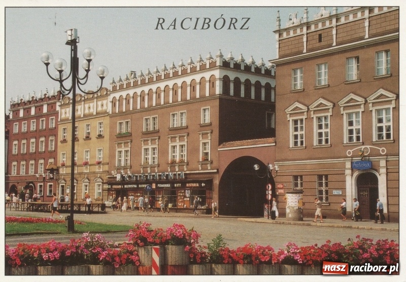 Zdjęcie w galerii na portalu naszraciborz.pl: Dom Książki żegna się z Raciborzem. Ludzie stali tu dawniej w kolejce po Sztukę kochania  wiadomości z regionu