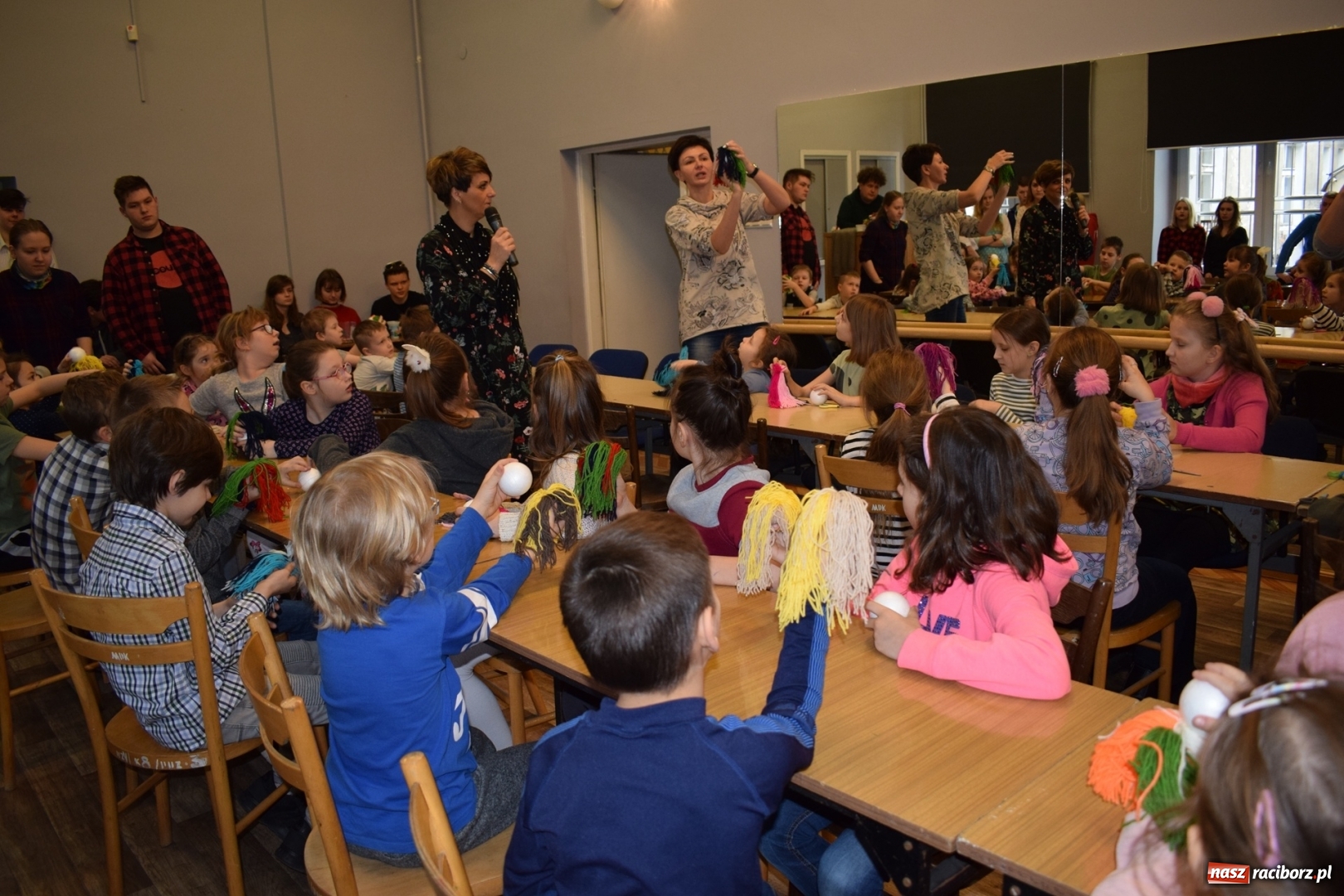 Zdjęcie w galerii na portalu naszraciborz.pl: Warsztaty plastyczne na powitanie wiosny w raciborskim MDK wiadomości z regionu