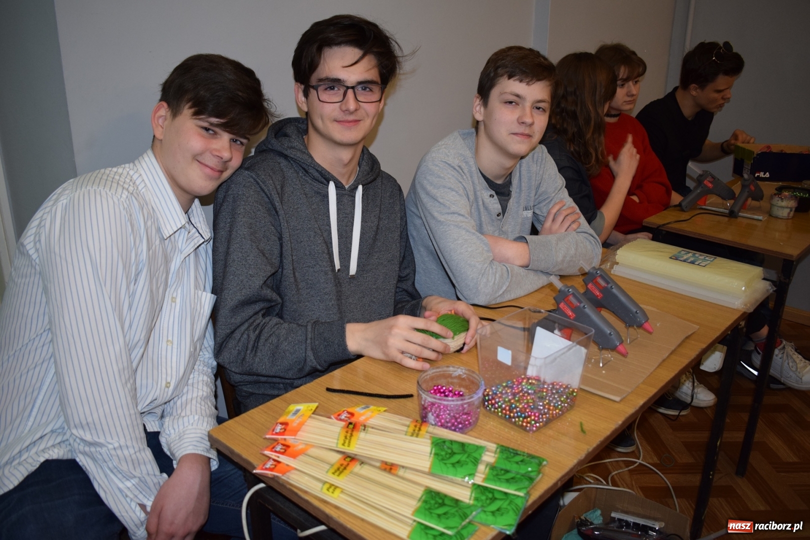 Zdjęcie w galerii na portalu naszraciborz.pl: Warsztaty plastyczne na powitanie wiosny w raciborskim MDK wiadomości z regionu