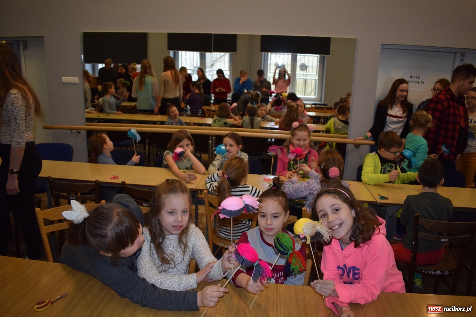 Zdjęcie w galerii na portalu naszraciborz.pl: Warsztaty plastyczne na powitanie wiosny w raciborskim MDK wiadomości z regionu