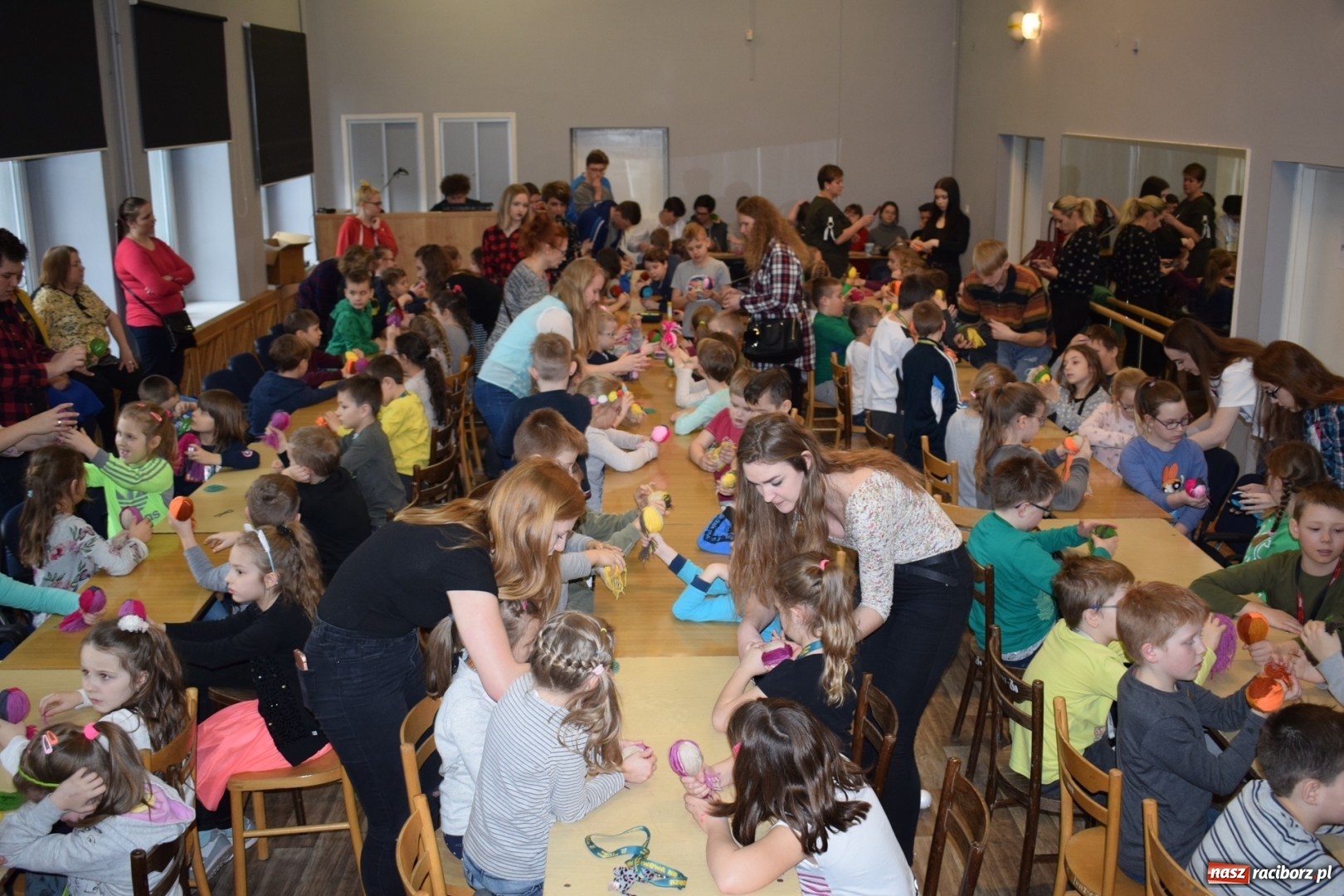 Zdjęcie w galerii na portalu naszraciborz.pl: Warsztaty plastyczne na powitanie wiosny w raciborskim MDK wiadomości z regionu