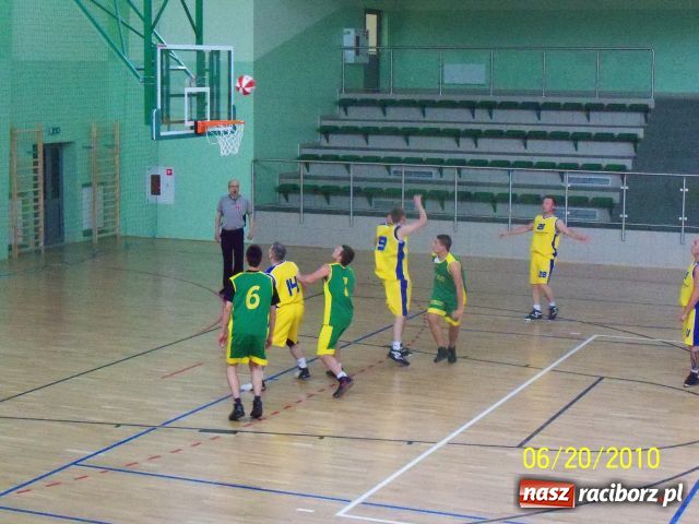 Zdjęcie w galerii na portalu naszraciborz.pl: Koszykówka finały wiadomości z regionu