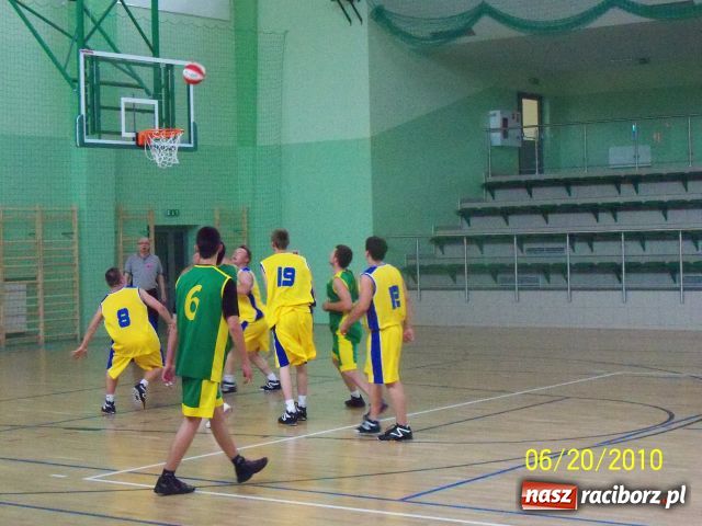 Zdjęcie w galerii na portalu naszraciborz.pl: Koszykówka finały wiadomości z regionu