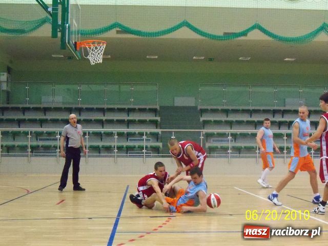 Zdjęcie w galerii na portalu naszraciborz.pl: Koszykówka finały wiadomości z regionu