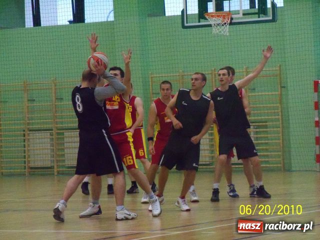 Zdjęcie w galerii na portalu naszraciborz.pl: Koszykówka finały wiadomości z regionu