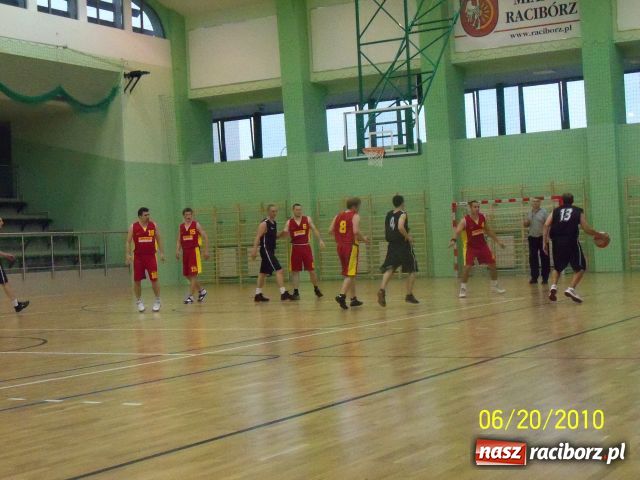 Zdjęcie w galerii na portalu naszraciborz.pl: Koszykówka finały wiadomości z regionu