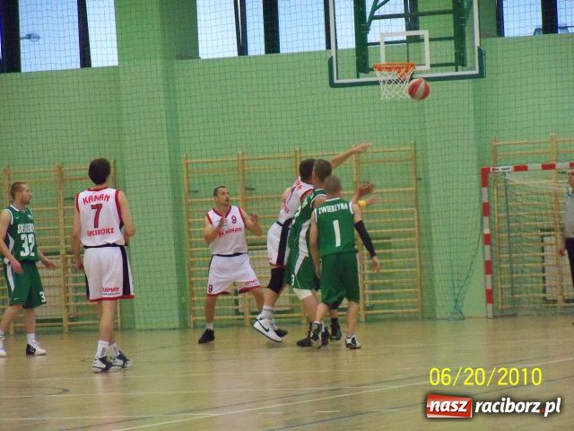 Zdjęcie w galerii na portalu naszraciborz.pl: Koszykówka finały wiadomości z regionu