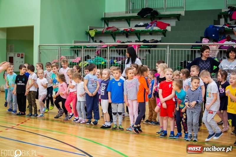Zdjęcie w galerii na portalu naszraciborz.pl: Raciborscy przedszkolacy powitali wiosnę na sportowo wiadomości z regionu