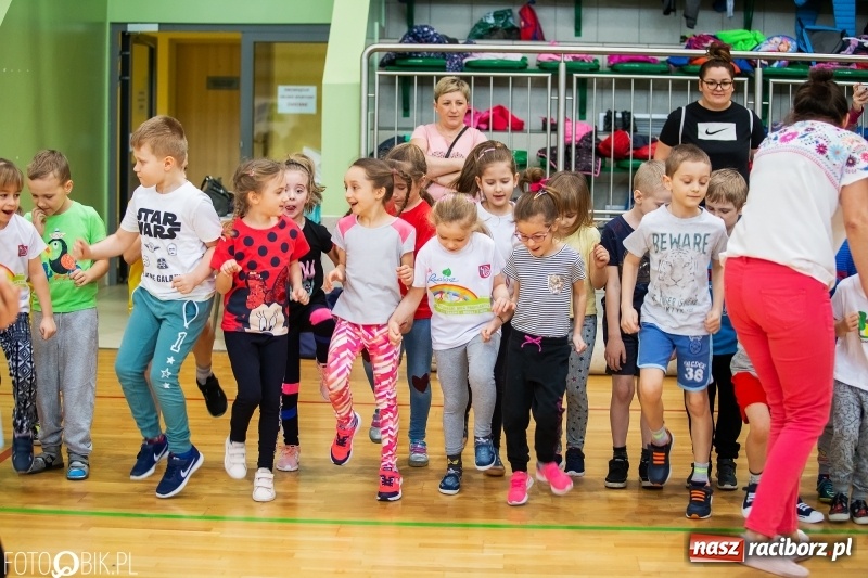 Zdjęcie w galerii na portalu naszraciborz.pl: Raciborscy przedszkolacy powitali wiosnę na sportowo wiadomości z regionu