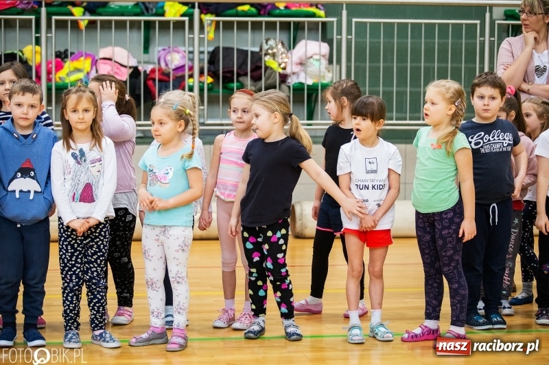 Zdjęcie w galerii na portalu naszraciborz.pl: Raciborscy przedszkolacy powitali wiosnę na sportowo wiadomości z regionu