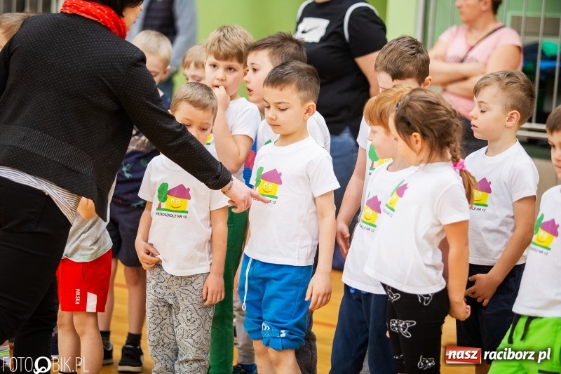Zdjęcie w galerii na portalu naszraciborz.pl: Raciborscy przedszkolacy powitali wiosnę na sportowo wiadomości z regionu