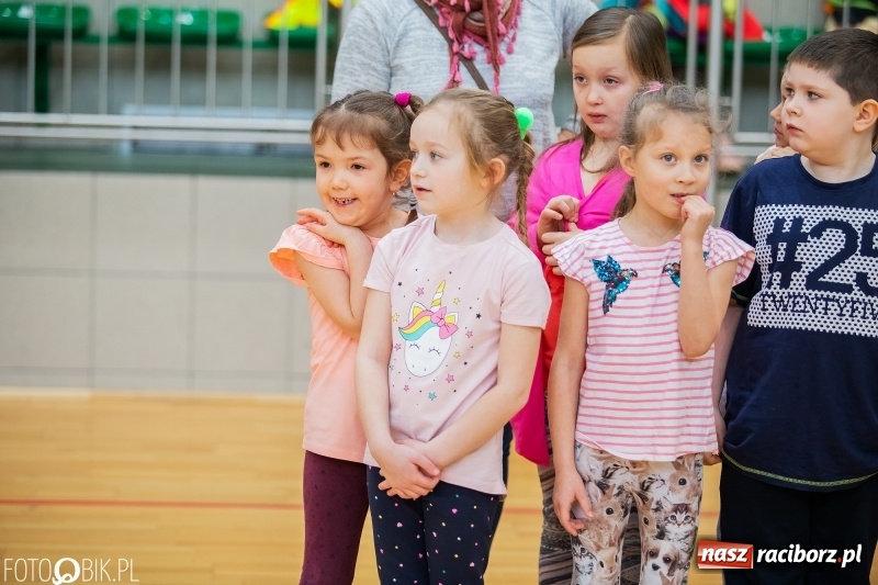 Zdjęcie w galerii na portalu naszraciborz.pl: Raciborscy przedszkolacy powitali wiosnę na sportowo wiadomości z regionu