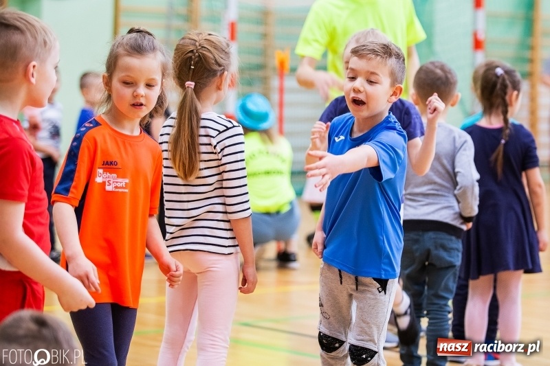 Zdjęcie w galerii na portalu naszraciborz.pl: Raciborscy przedszkolacy powitali wiosnę na sportowo wiadomości z regionu