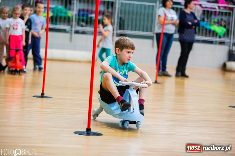 Zdjęcie w galerii na portalu naszraciborz.pl: Raciborscy przedszkolacy powitali wiosnę na sportowo wiadomości z regionu