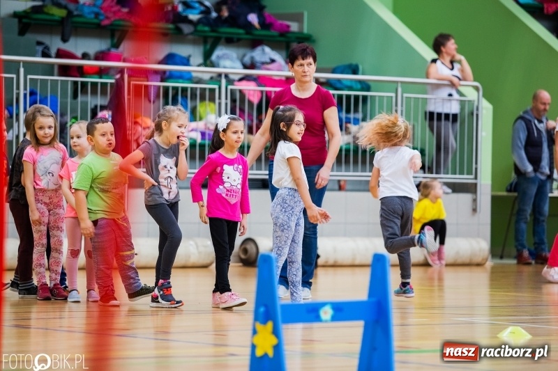Zdjęcie w galerii na portalu naszraciborz.pl: Raciborscy przedszkolacy powitali wiosnę na sportowo wiadomości z regionu