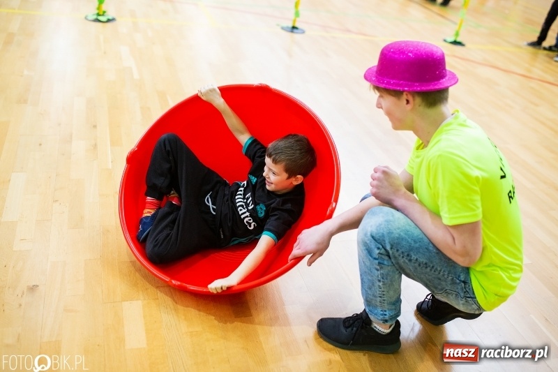 Zdjęcie w galerii na portalu naszraciborz.pl: Raciborscy przedszkolacy powitali wiosnę na sportowo wiadomości z regionu