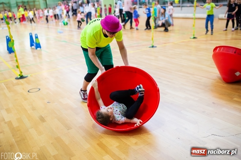 Zdjęcie w galerii na portalu naszraciborz.pl: Raciborscy przedszkolacy powitali wiosnę na sportowo wiadomości z regionu