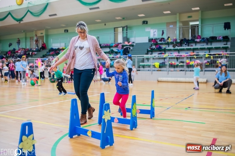 Zdjęcie w galerii na portalu naszraciborz.pl: Raciborscy przedszkolacy powitali wiosnę na sportowo wiadomości z regionu