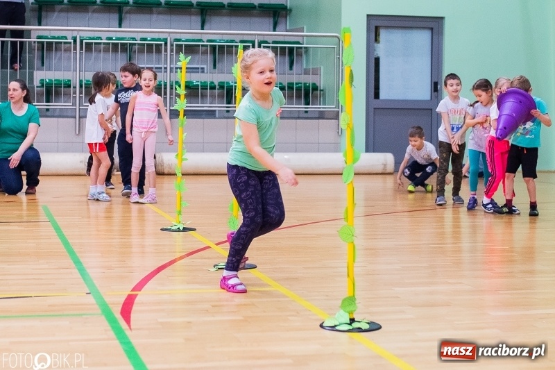 Zdjęcie w galerii na portalu naszraciborz.pl: Raciborscy przedszkolacy powitali wiosnę na sportowo wiadomości z regionu