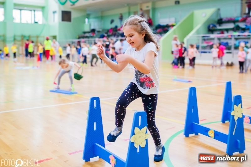 Zdjęcie w galerii na portalu naszraciborz.pl: Raciborscy przedszkolacy powitali wiosnę na sportowo wiadomości z regionu