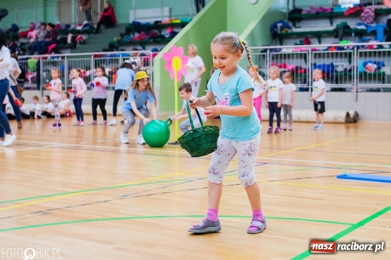 Zdjęcie w galerii na portalu naszraciborz.pl: Raciborscy przedszkolacy powitali wiosnę na sportowo wiadomości z regionu