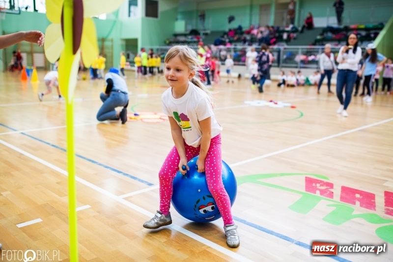 Zdjęcie w galerii na portalu naszraciborz.pl: Raciborscy przedszkolacy powitali wiosnę na sportowo wiadomości z regionu