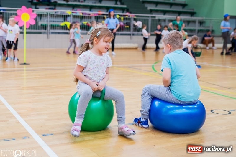 Zdjęcie w galerii na portalu naszraciborz.pl: Raciborscy przedszkolacy powitali wiosnę na sportowo wiadomości z regionu