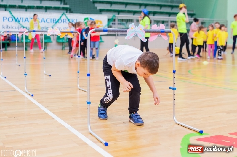 Zdjęcie w galerii na portalu naszraciborz.pl: Raciborscy przedszkolacy powitali wiosnę na sportowo wiadomości z regionu