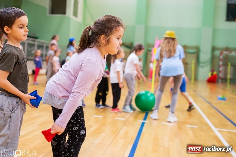 Zdjęcie w galerii na portalu naszraciborz.pl: Raciborscy przedszkolacy powitali wiosnę na sportowo wiadomości z regionu