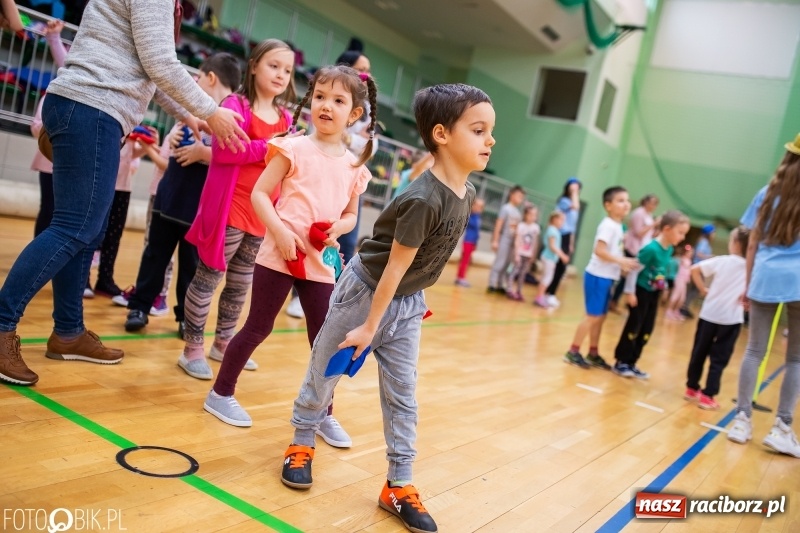 Zdjęcie w galerii na portalu naszraciborz.pl: Raciborscy przedszkolacy powitali wiosnę na sportowo wiadomości z regionu
