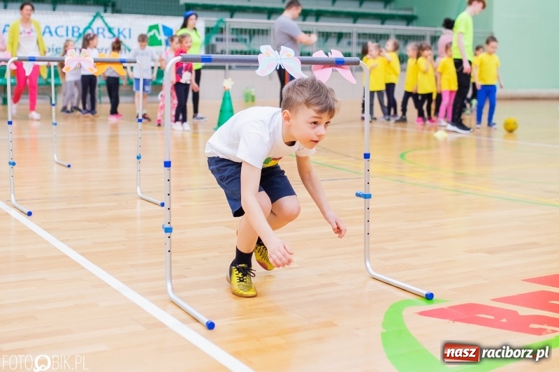 Zdjęcie w galerii na portalu naszraciborz.pl: Raciborscy przedszkolacy powitali wiosnę na sportowo wiadomości z regionu